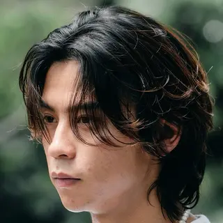 ミディアム パーマ メンズ 丸山 哲史のヘアスタイル