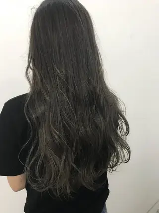 セミロング カラー レイヤーカット 西村あきやのヘアスタイル