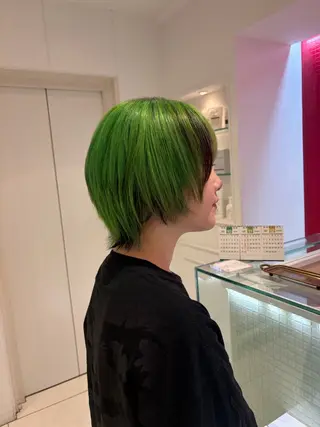 ショート カラー 半田 陽菜のヘアスタイル