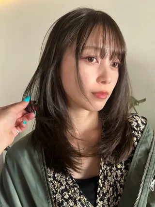 セミロング レイヤーカット\ウル フ　chinatsuのヘアスタイル
