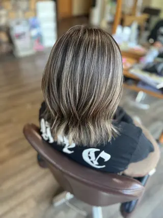 セミロング カラー 井上 花音のヘアスタイル