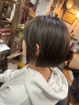 ショート カラー LILIS hair designのヘアスタイル