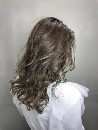 セミロング カラー 【透明感、艶髪】西村 有司のヘアスタイル