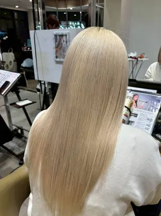 ロング カラー 岸田 奈々／ 艶髪／トレンドカラーのヘアスタイル