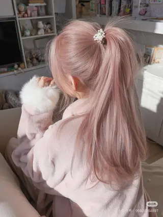 カラー 夏のハイトーン🌟 韓国風ブリーチカラーのヘアスタイル