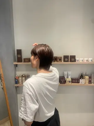 ショート ROCCO アイナ/ レイヤー透明感カラーのヘアスタイル