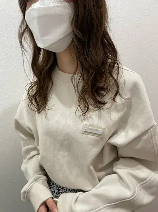 セミロング パーマ 山本 愛永のヘアスタイル