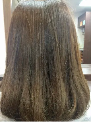 セミロング カラー 古川 玲のヘアスタイル