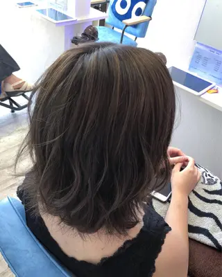 ミディアム カラー 白井 つづりのヘアスタイル