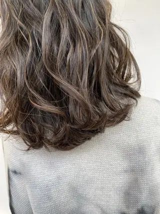セミロング カラー ハイライトカラー/ 艶カラー/ 徳川のヘアスタイル
