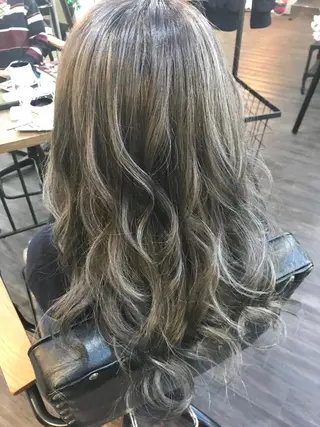 セミロング カラー WEST OLAND 安藤のヘアスタイル