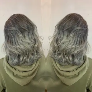 ミディアム カラー Shiho お洒落な エクステ♡ハイトーンのヘアスタイル