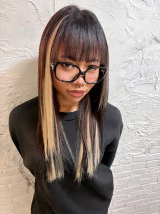 ロング デザインカラー🌈 メイク💄ヒカリ🌟のヘアスタイル