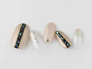 ショート Tiary🤍 Sachikaのネイルデザイン