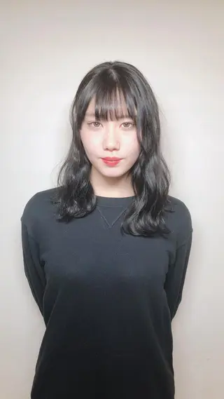 ミディアム カラー 杉野 凜のヘアスタイル