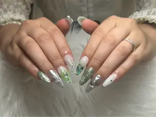 ロング トゥ ヒェンのネイルデザイン