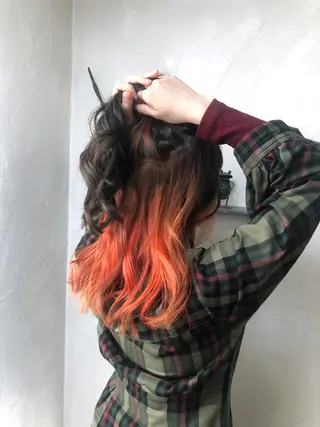セミロング カラー パーマ ヘアアレンジ 推し活専用 【派手髪】飯野ゆかりのヘアスタイル