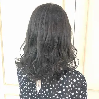 ミディアム カラー TRENCH 相澤 果歩のヘアスタイル