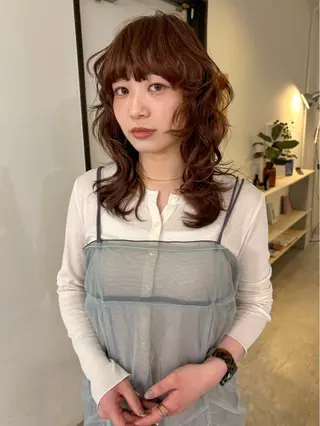 ミディアム カラー mizuki/ピンク ベージュ.レイヤーのヘアスタイル