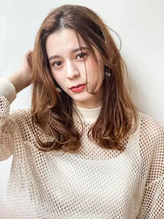 ミディアム KAREN🕊️ 大宮美容室のヘアスタイル