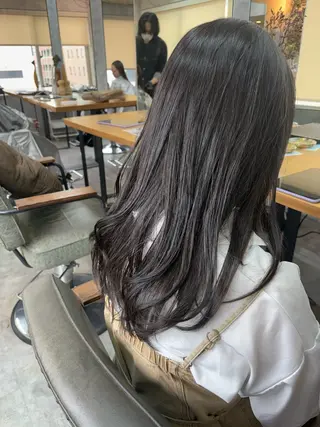 ロング シモイケ ルアのヘアスタイル