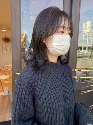 ミディアム カラー 比嘉 千咲のヘアスタイル