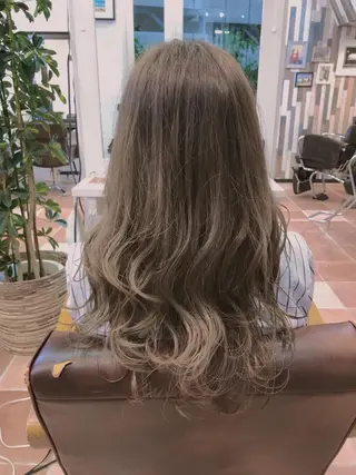 ロング 大澤 唯のヘアスタイル