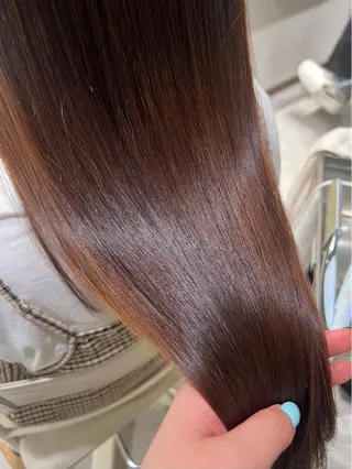ロング カラー momb 折戸結菜のヘアスタイル