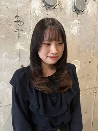 ミディアム ナナ/ SYS by fitのヘアスタイル