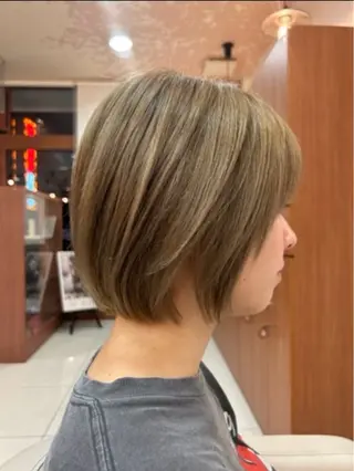 ショート カラー 石垣 颯士のヘアスタイル
