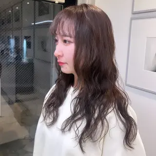 セミロング パーマ カジュアルを女っぽく 𝗮𝘆𝗮𝗰𝗼のヘアスタイル