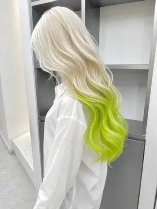 セミロング カラー ヘアアレンジ 🎨ハイトーン/ 切りっぱなし みつきのヘアスタイル