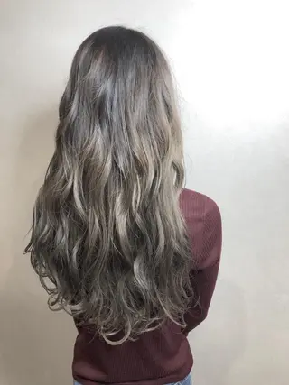 ロング カラー 佐々岡 亮介のヘアスタイル
