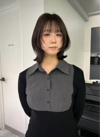 ミディアム カラー Risa／盛れる レイヤー／艶カラーのヘアスタイル