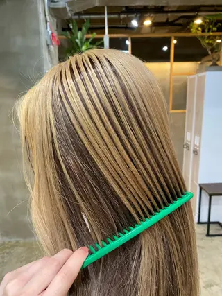 ロング カラー 茜璃/ブリーチカラー /レイヤーカットのヘアスタイル