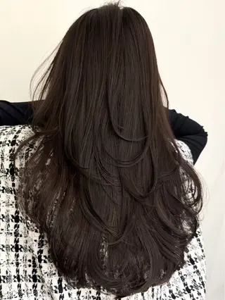 ロング カラー 新實 ゆりあのヘアスタイル