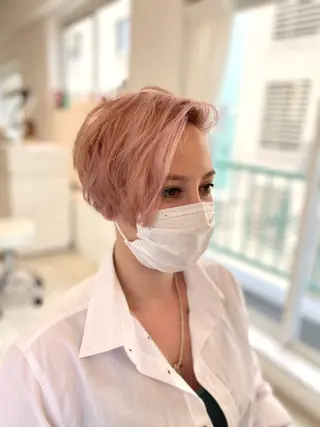 ショート カラー TAE .のヘアスタイル