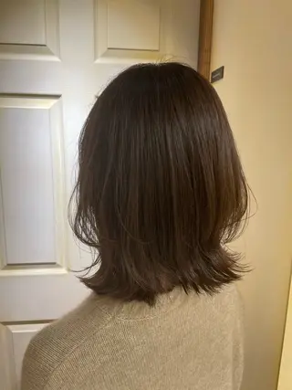 ミディアム 河上 麻衣/白髪ぼかしのヘアスタイル