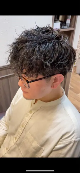 ミディアム パーマ メンズ 佐藤 輪喜広のヘアスタイル