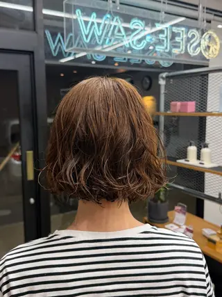 ミディアム パーマ SEE-SAW． MANAKAのヘアスタイル