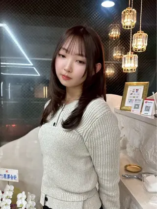 ミディアム カラー 小林 莞奈のヘアスタイル