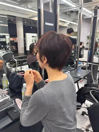 ショート カラー 陽 愛のヘアスタイル