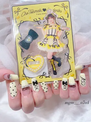MoON...❤︎ MeGuのネイルデザイン