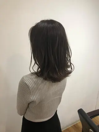 ミディアム カラー ブリーチ特化 梅田本多翔のヘアスタイル