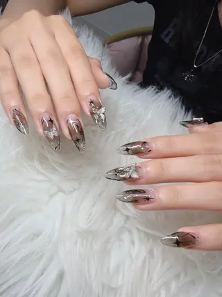 ネイル Lee Nailsのネイルデザイン