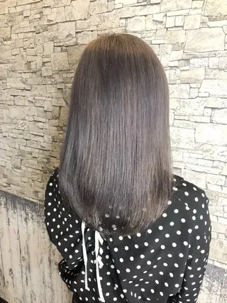 セミロング 🪄🫧ハイトーン/ 乙津茜🐰L'wisのヘアスタイル
