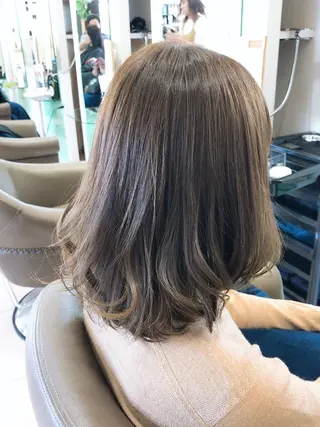 ミディアム 松田 みのりのヘアスタイル