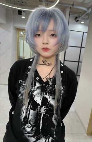 ミディアム TAIRA横浜ウルフ 🐺デザインカラーのヘアスタイル