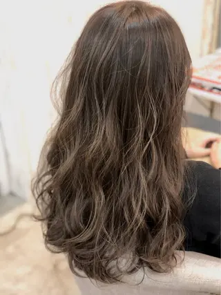 ロング Zina 渋谷のヘアスタイル
