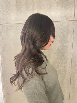 セミロング カラー 西梅田直結🌹 若林梨音のヘアスタイル